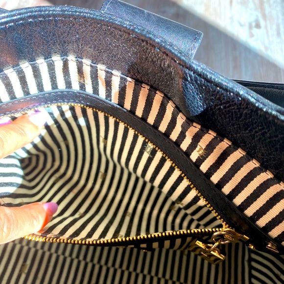 L.A.M.B by Gwen Stefani - Picture 7 of 9